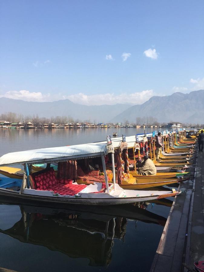 New Alexandra Houseboats Hotel Srīnagar Exterior foto