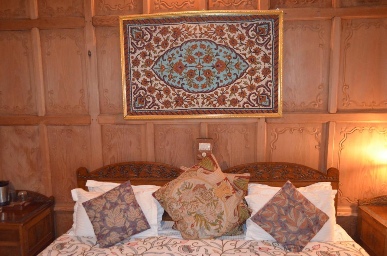 New Alexandra Houseboats Hotel Srīnagar Exterior foto