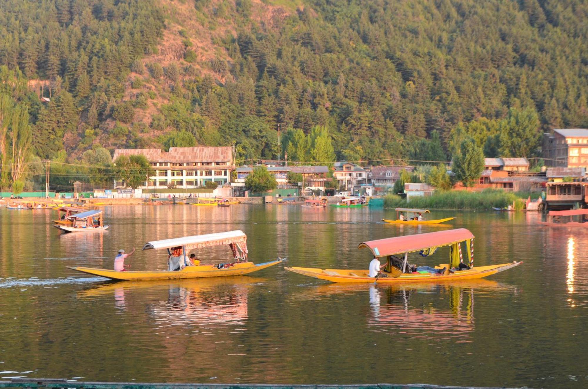 New Alexandra Houseboats Hotel Srīnagar Exterior foto