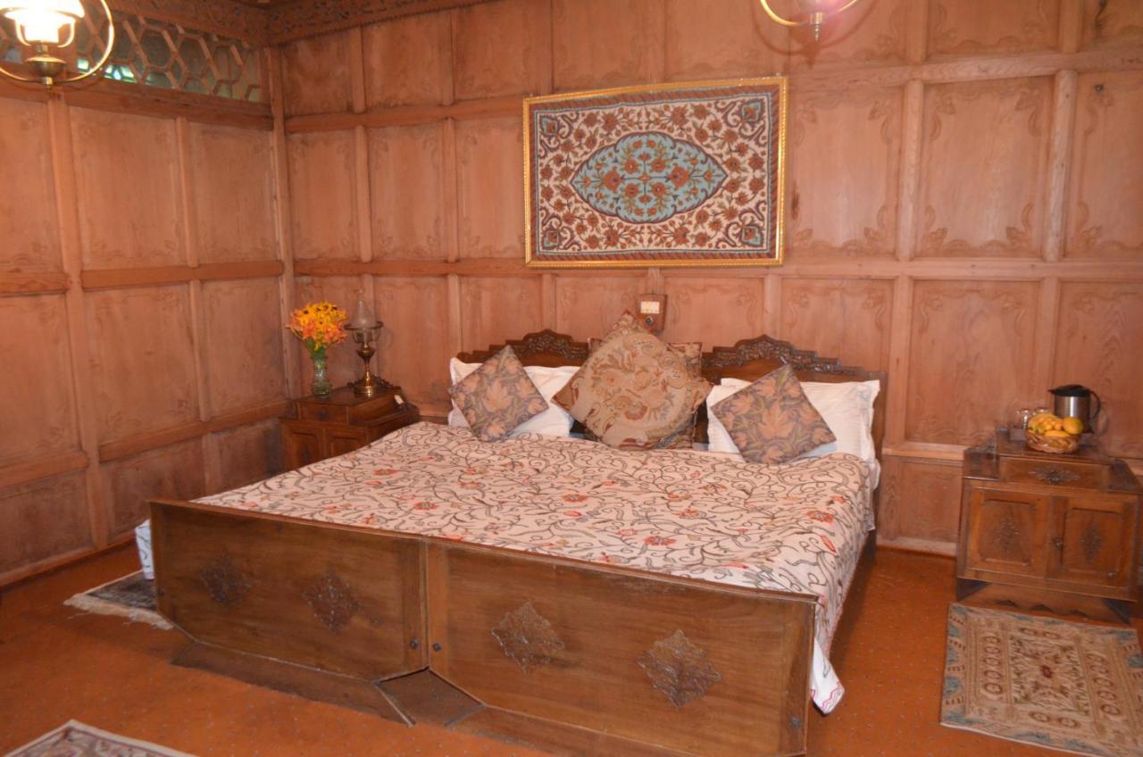 New Alexandra Houseboats Hotel Srīnagar Exterior foto