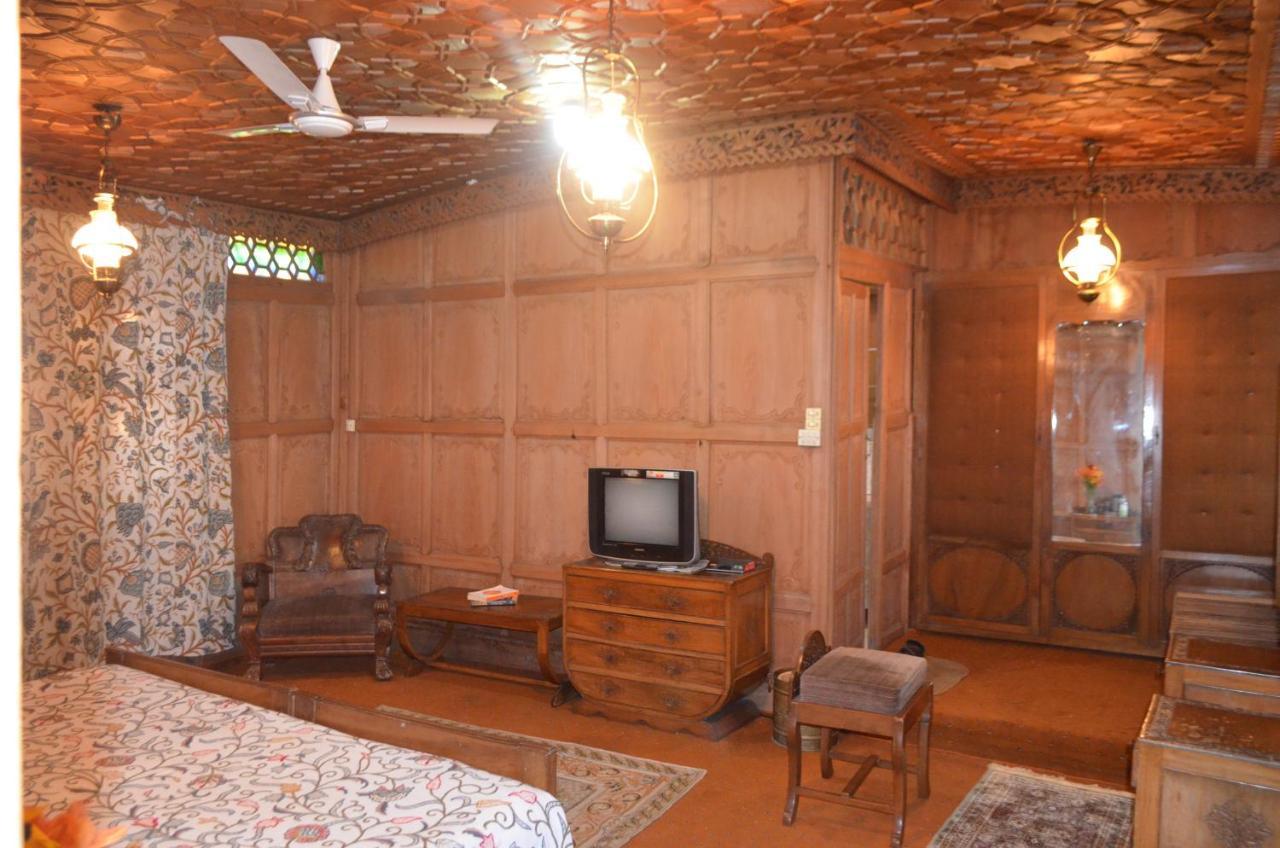 New Alexandra Houseboats Hotel Srīnagar Exterior foto
