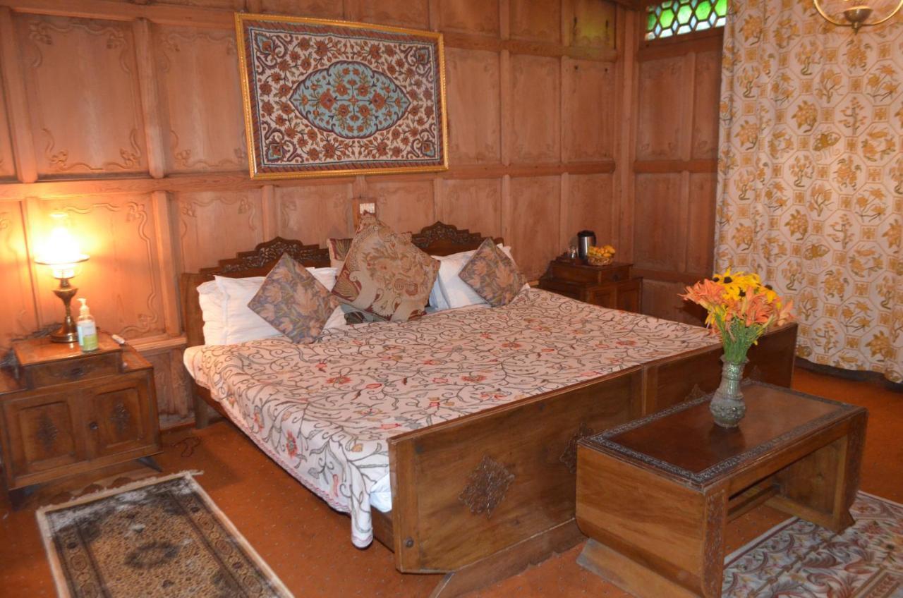 New Alexandra Houseboats Hotel Srīnagar Exterior foto