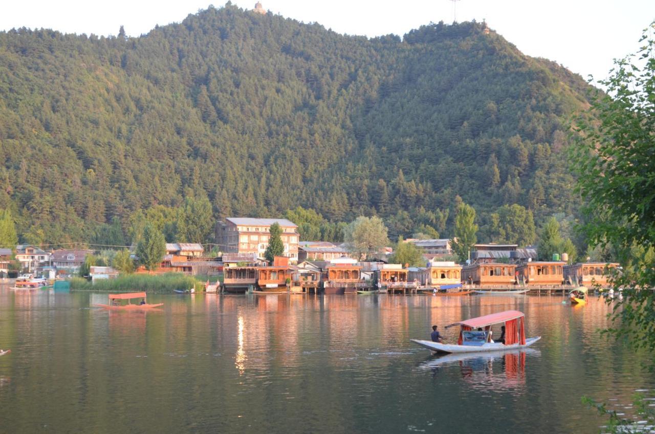 New Alexandra Houseboats Hotel Srīnagar Exterior foto