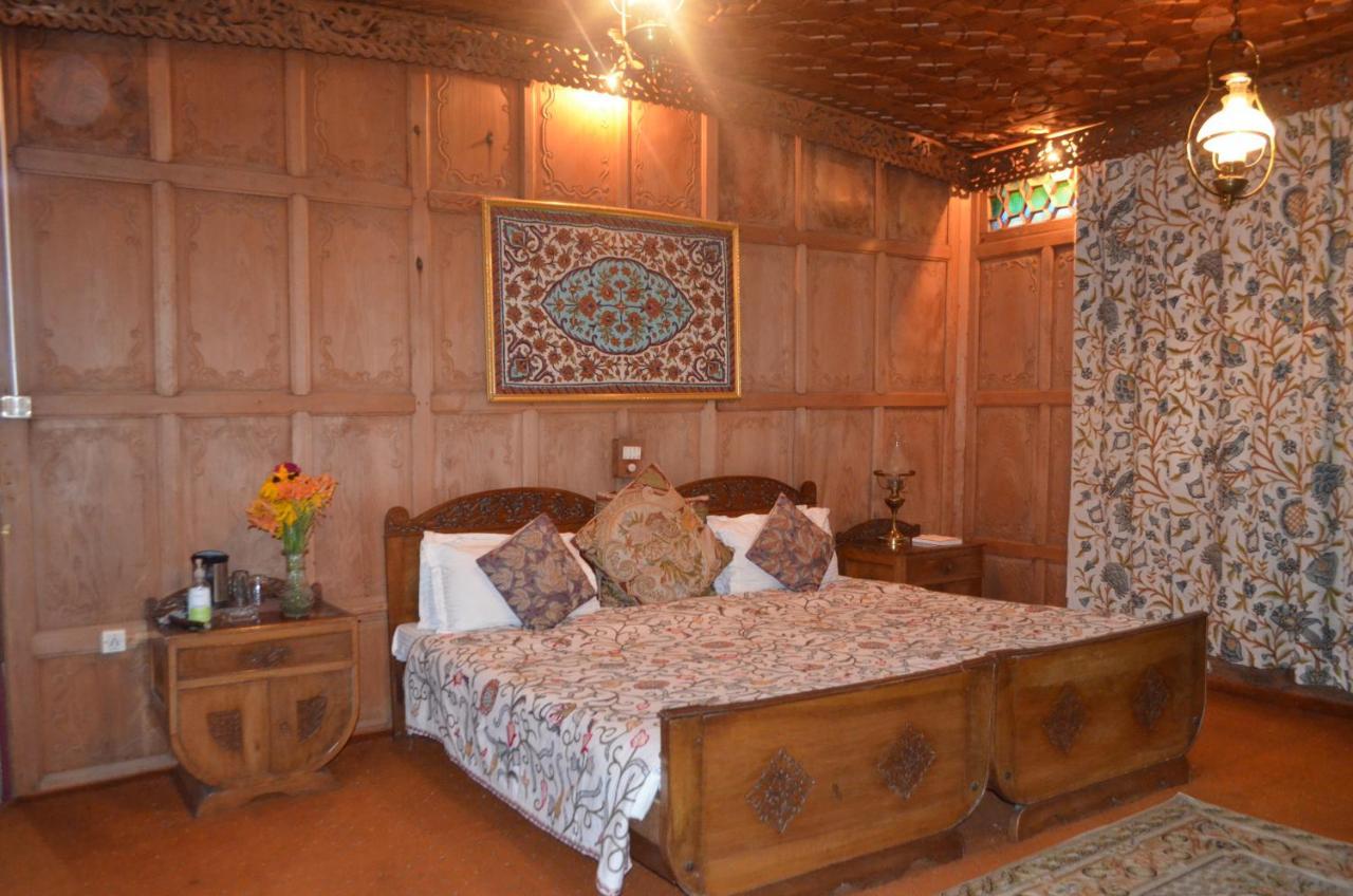New Alexandra Houseboats Hotel Srīnagar Exterior foto